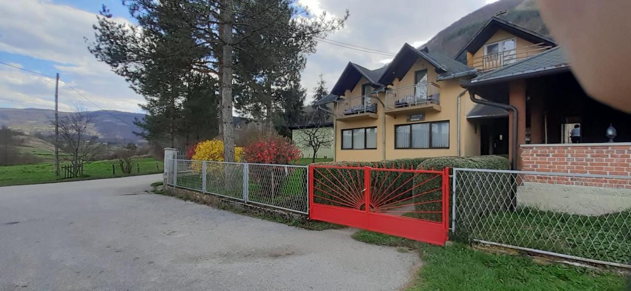 Smjestaj Na Selu,Porodica Gvozdenac Apartment Sipovo Exterior foto